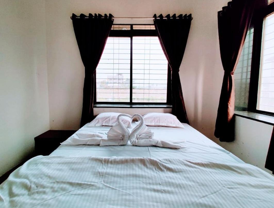 White Smoke Villa อิกัตปุรี ภายนอก รูปภาพ